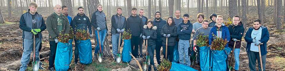 Das Waldsterben stoppen: Reber Logistik pflanzt Bäume an der polnischen Grenze.