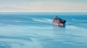 Allein die Schifffahrt ist aktuell für den Ausstoß von rund 1,1 Milliarden Tonnen CO₂ (rund drei Prozent der globalen CO2-Emissionen) sowie weiterer gesundheitsschädlicher Luftschadstoffe wie Schwefel- und Stickoxide oder Feinstaub verantwortlich.