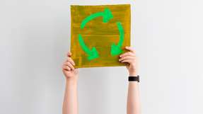 Wer lokale, recycelte Wertstoffe verarbeitet, hat kürzere Lieferwege und ein deutlich geringeres Risiko für Lieferengpässe. 