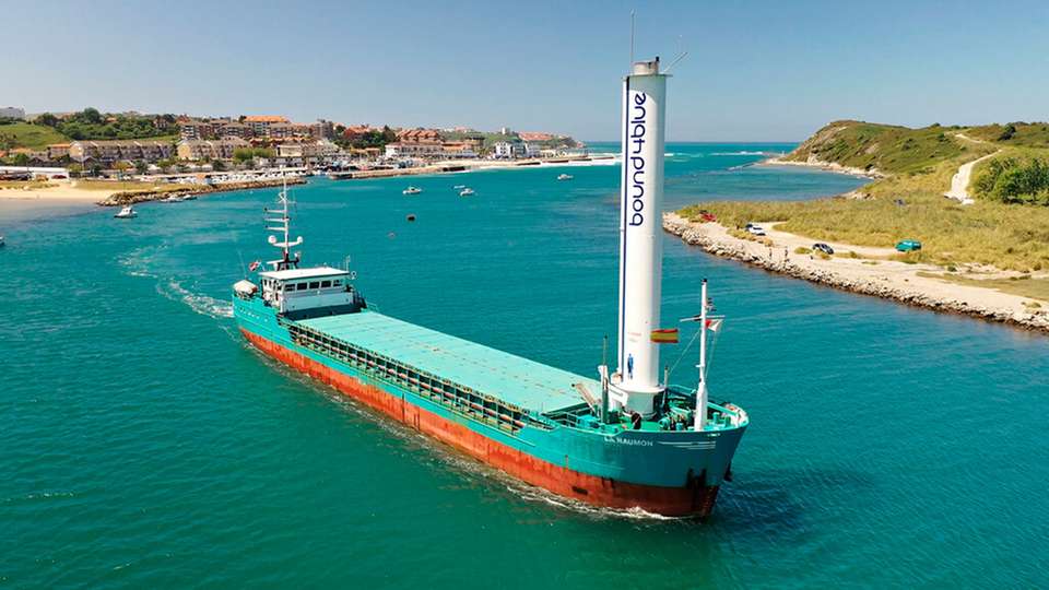 Im Dezember 2021 wurde ein 18 Meter hohes E-Sail auf dem Theaterschiff „La Naumon“ in Spanien installiert. 